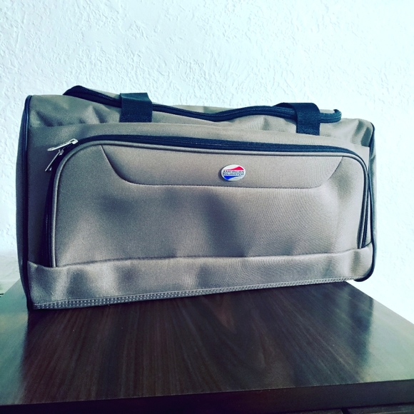 American Tourister Other - NWOT American tourister duffle